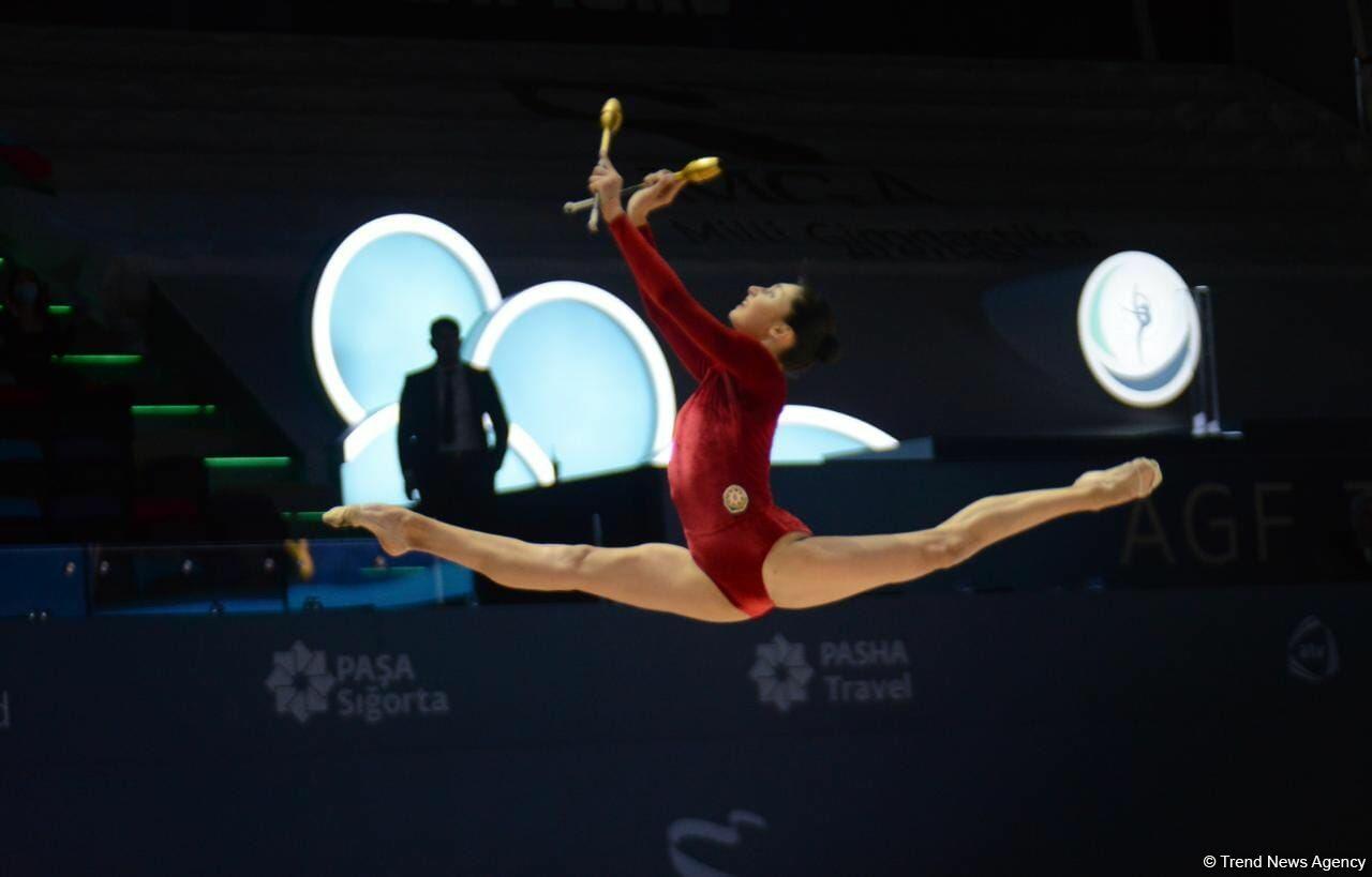 Арзу Джалилова и Зохра Агамирова представили программу с булавами на Кубке мира FIG в Баку