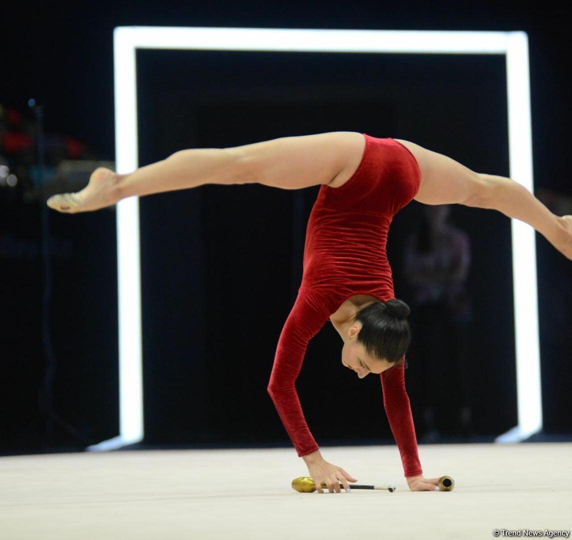 Арзу Джалилова и Зохра Агамирова представили программу с булавами на Кубке мира FIG в Баку