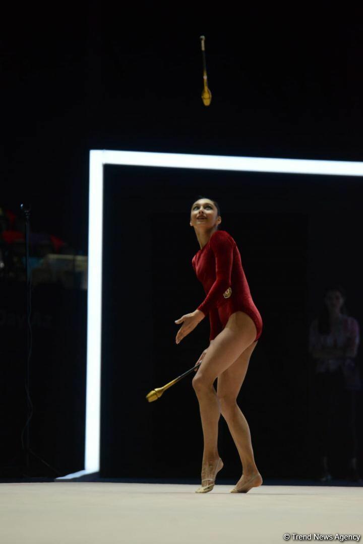 Арзу Джалилова и Зохра Агамирова представили программу с булавами на Кубке мира FIG в Баку