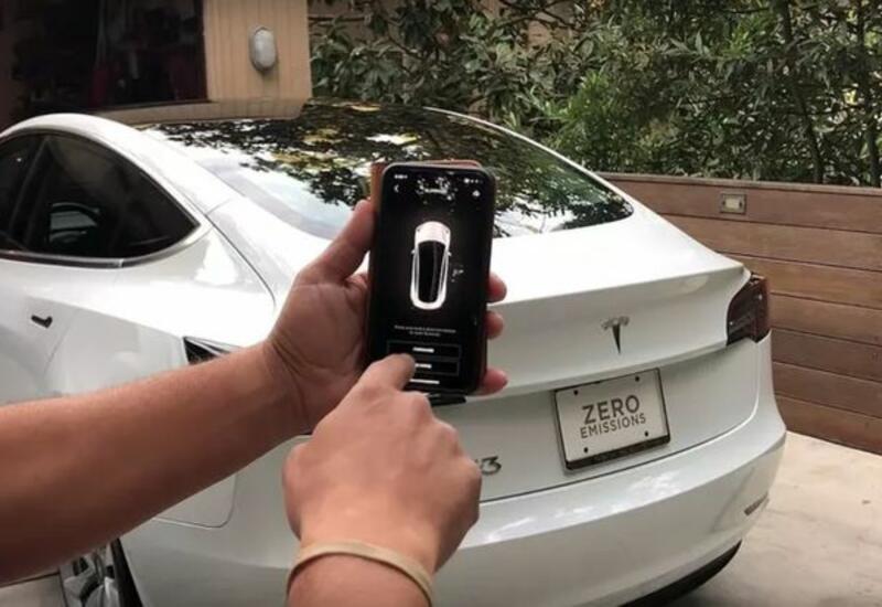 Tesla на автопилоте врезалась в бизнес-джет