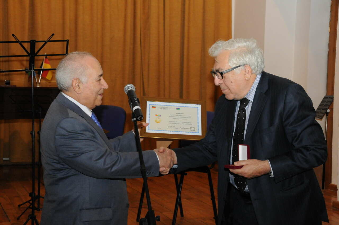 Прославленный тарист Рамиз Гулиев отметил юбилей