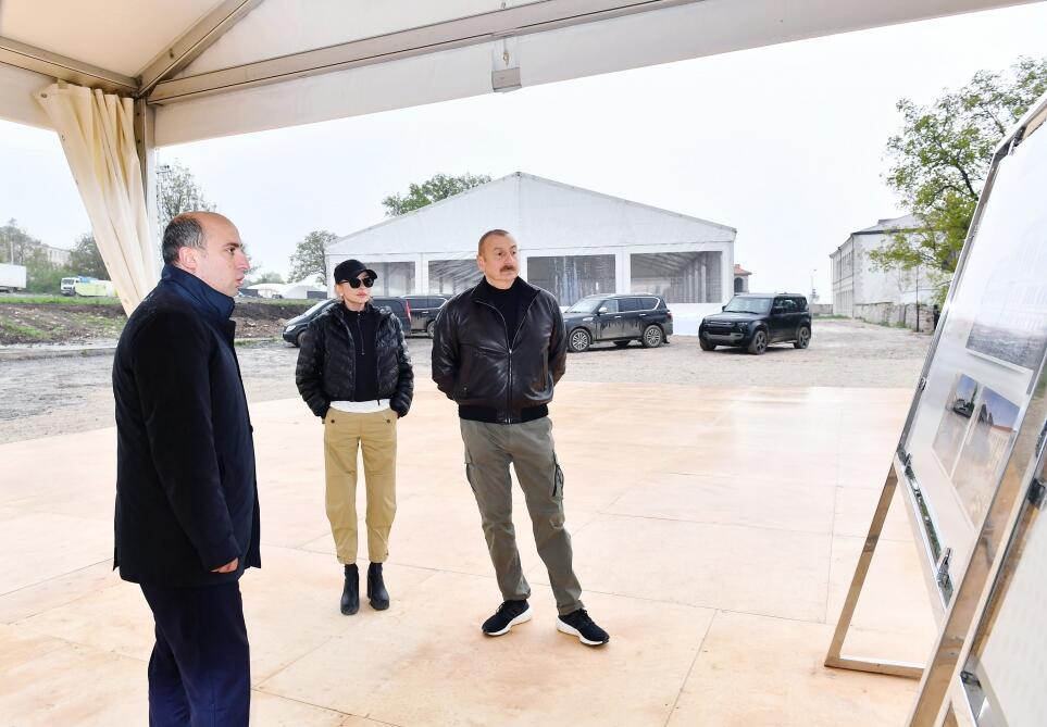 Президент Ильхам Алиев и Первая леди Мехрибан Алиева совершили поездку в город Шуша