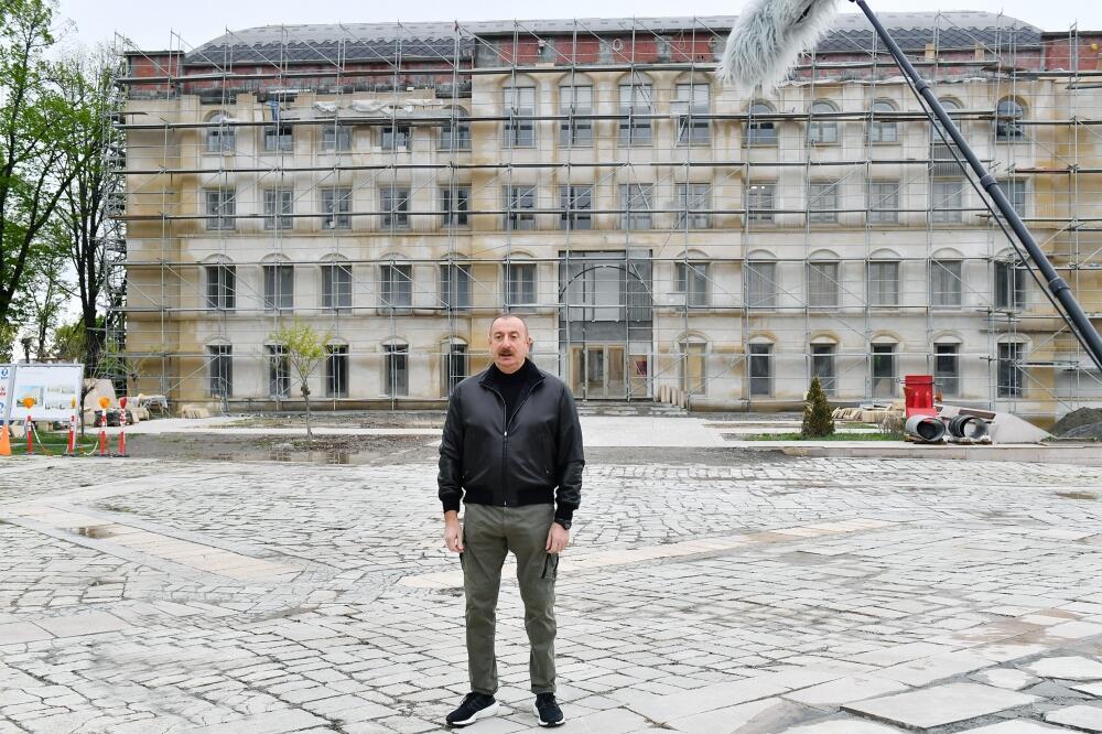 Президент Ильхам Алиев и Первая леди Мехрибан Алиева совершили поездку в город Шуша