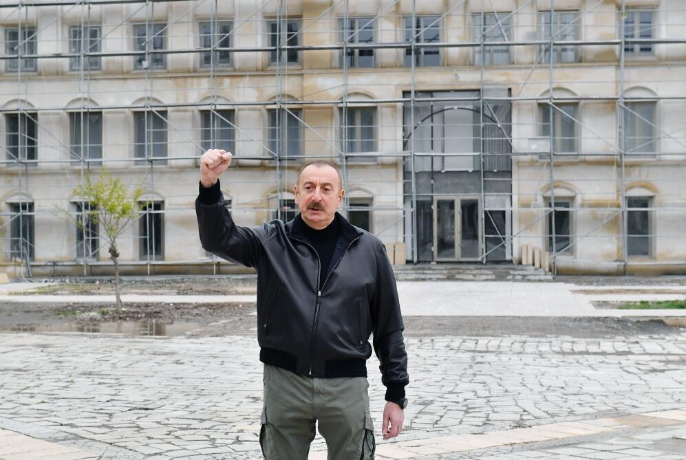 Президент Ильхам Алиев и Первая леди Мехрибан Алиева совершили поездку в город Шуша