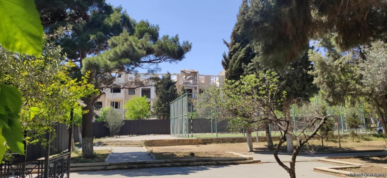 В Баку сносят жилой дом