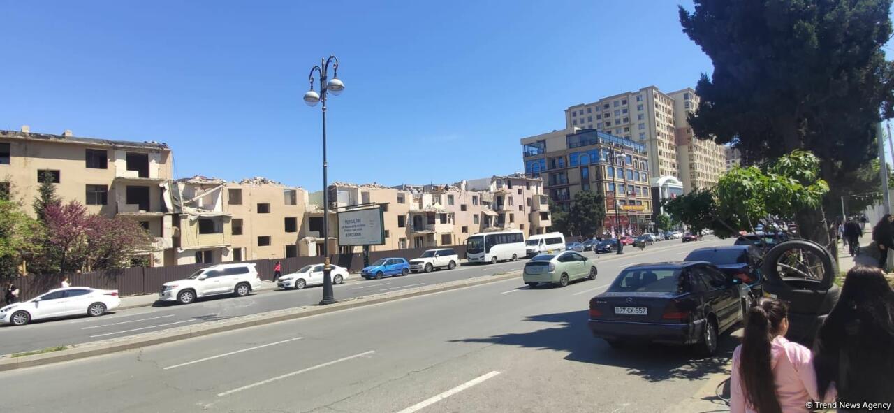 В Баку сносят жилой дом