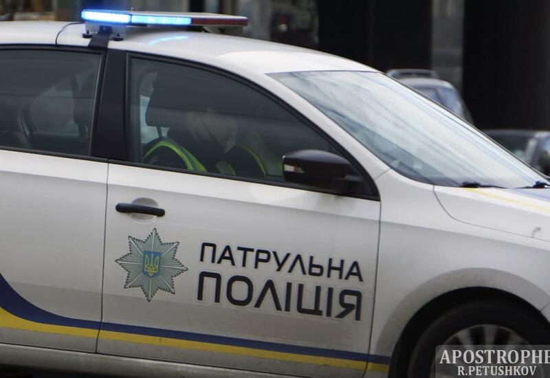 Автомобиль со скоростью 100 км врезался в бетонные блоки