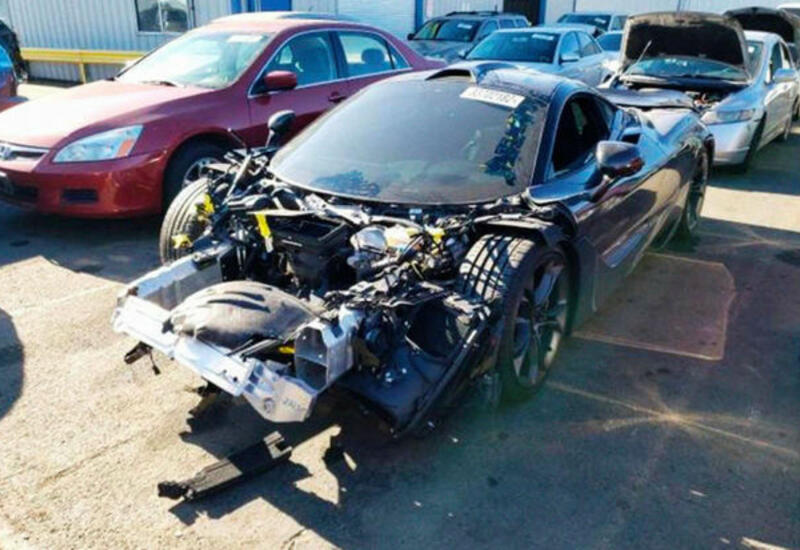 В США разбитый McLaren продают по цене нового Porsche