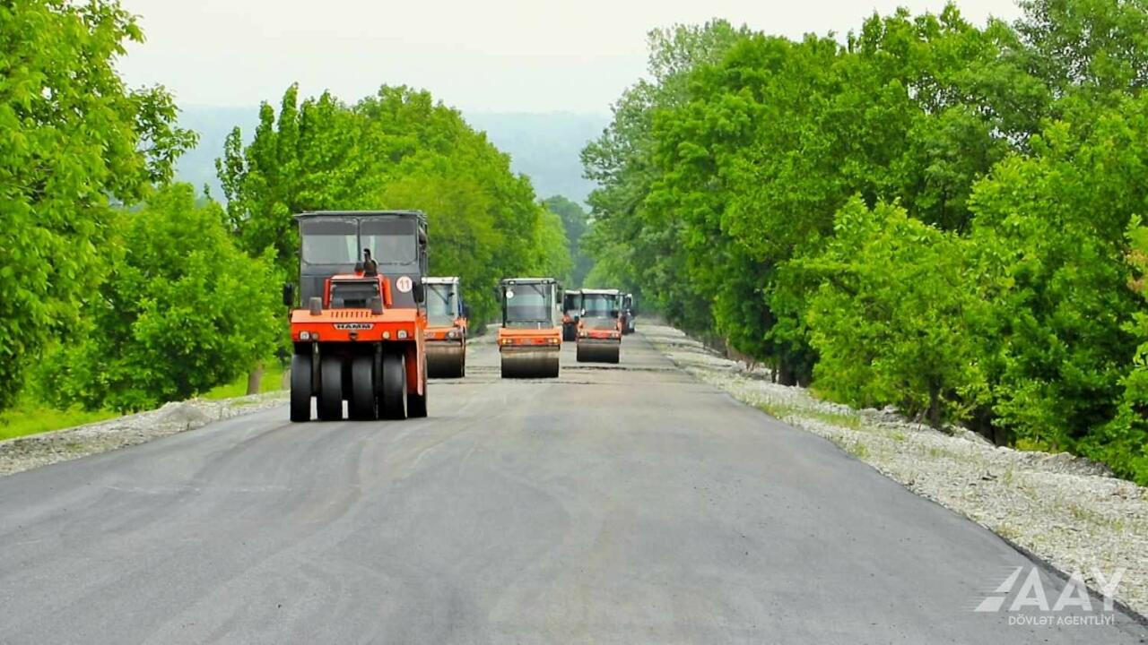 Реконструкция автодороги Огуз-Шеки продолжается