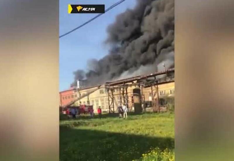 В России горит химзавод