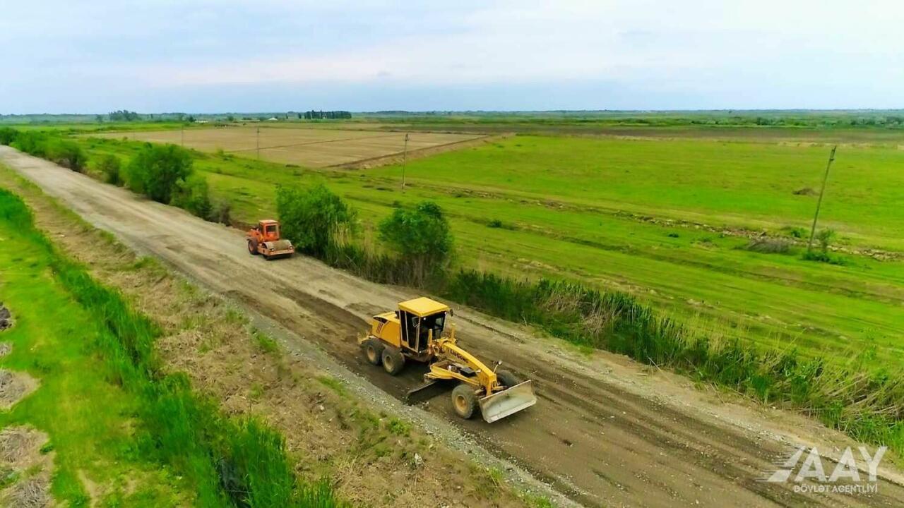 В Бейлагане проводится реконструкция 36-километровой автодороги