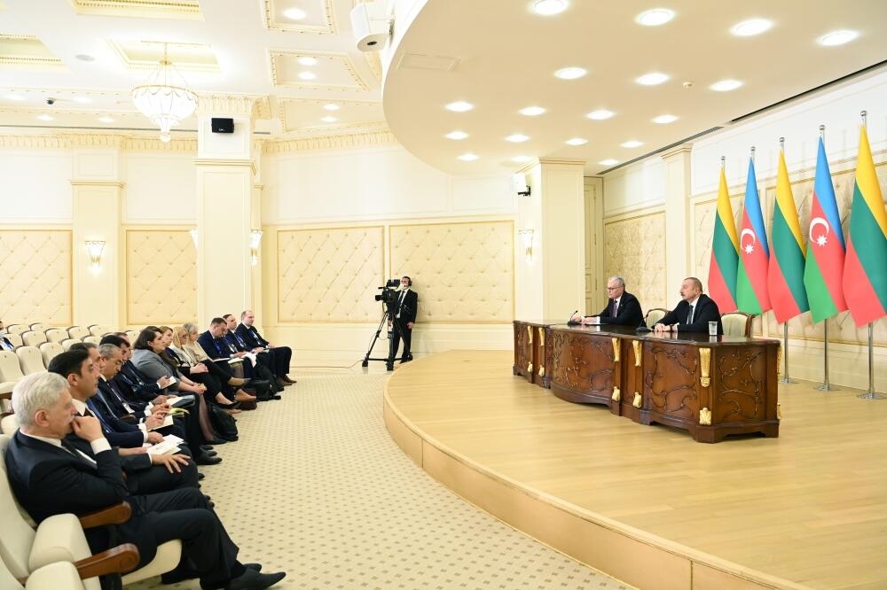 Президенты Азербайджана и Литвы выступили с заявлениями для печати