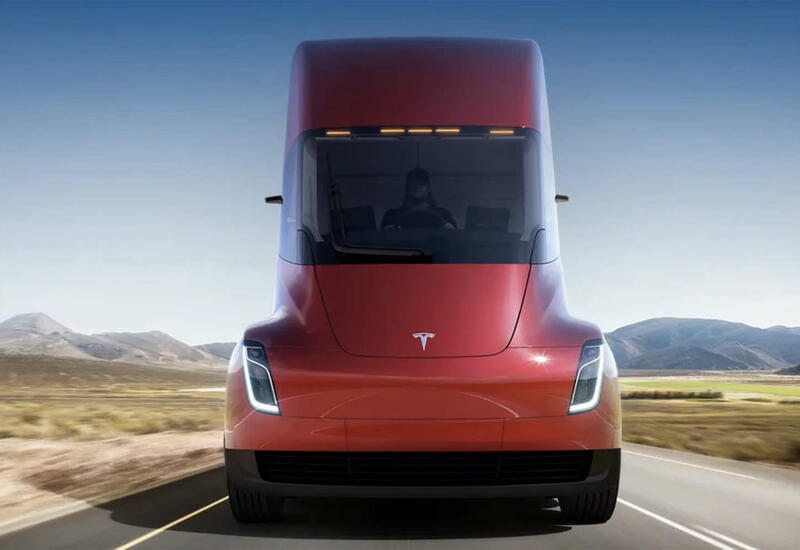 Tesla начала принимать предзаказы на электрогрузовики Semi
