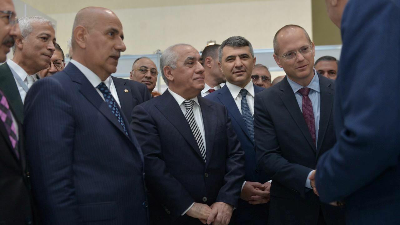 Али Асадов ознакомился с выставками Caspian Agro и InterFood Azerbaijan