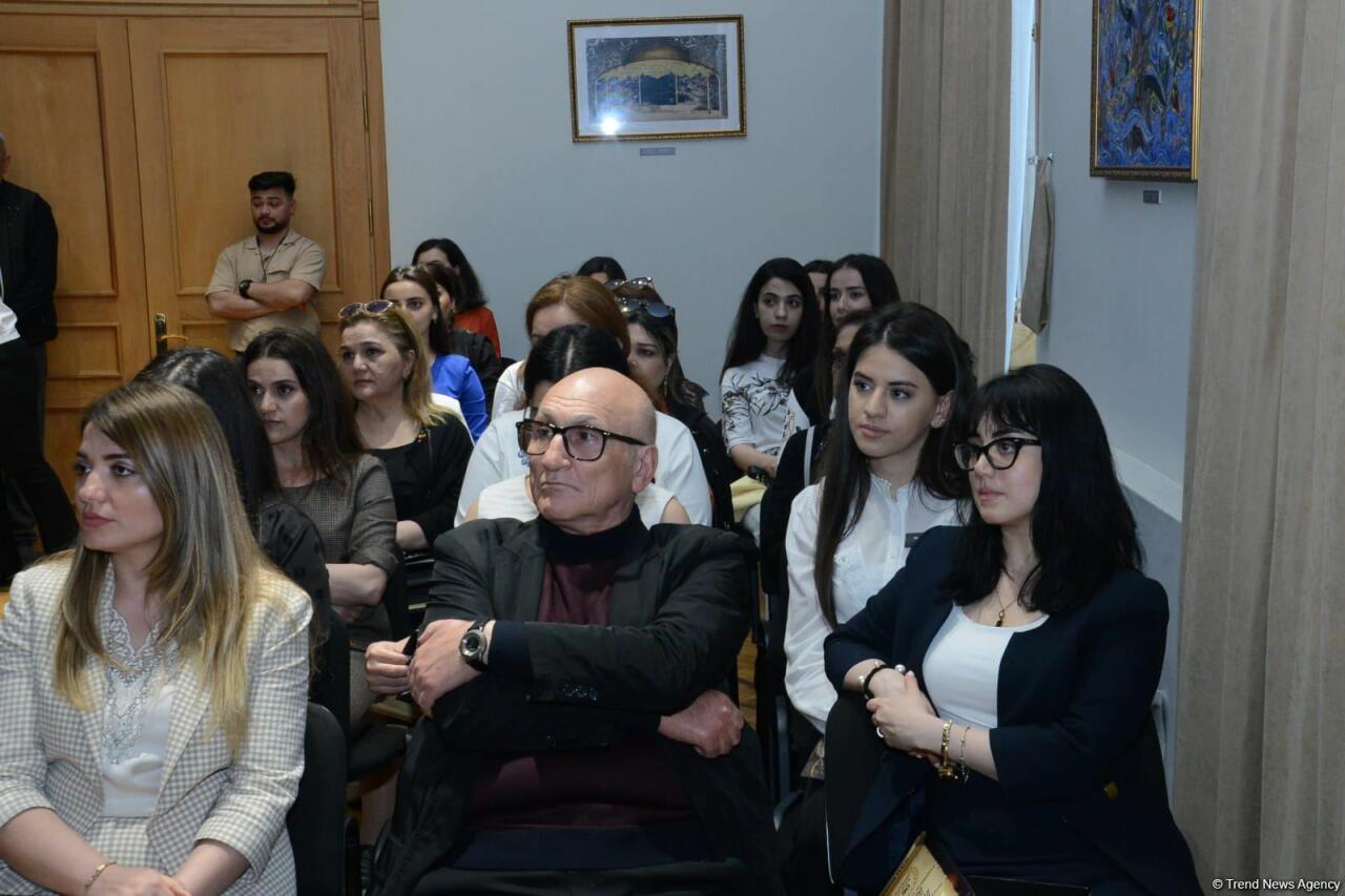 Театральный подарок к Международному дню музеев: в Баку показали спектакль о жизни Хуршидбану Натаван