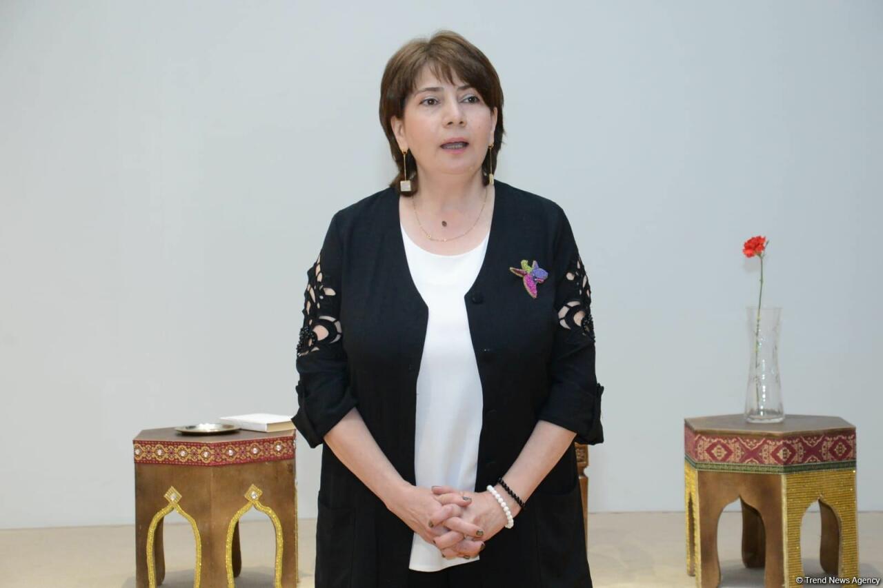 Театральный подарок к Международному дню музеев: в Баку показали спектакль о жизни Хуршидбану Натаван