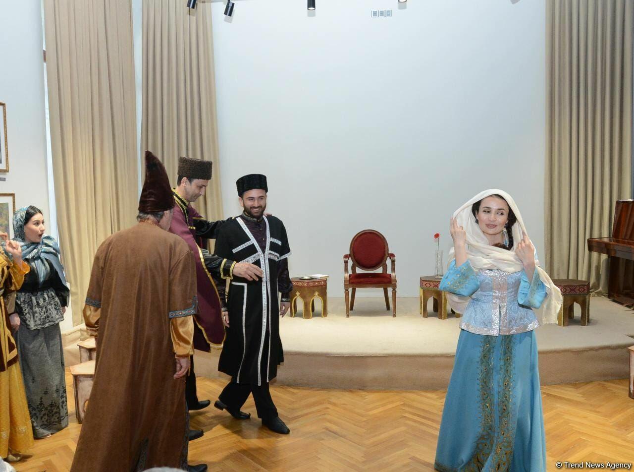 Театральный подарок к Международному дню музеев: в Баку показали спектакль о жизни Хуршидбану Натаван