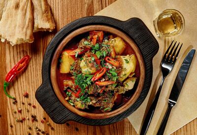 Аромат Грузии: готовим мясо в горшочках чанахи