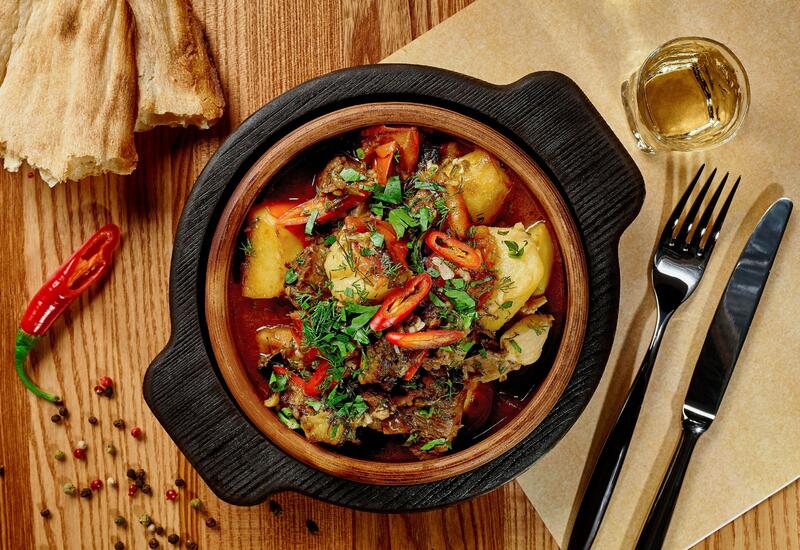 Аромат Грузии: готовим мясо в горшочках чанахи