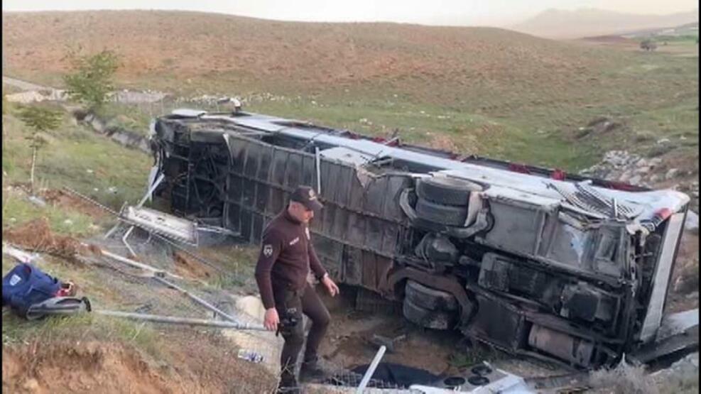 В Турции перевернулся автобус со студентами, есть жертвы
