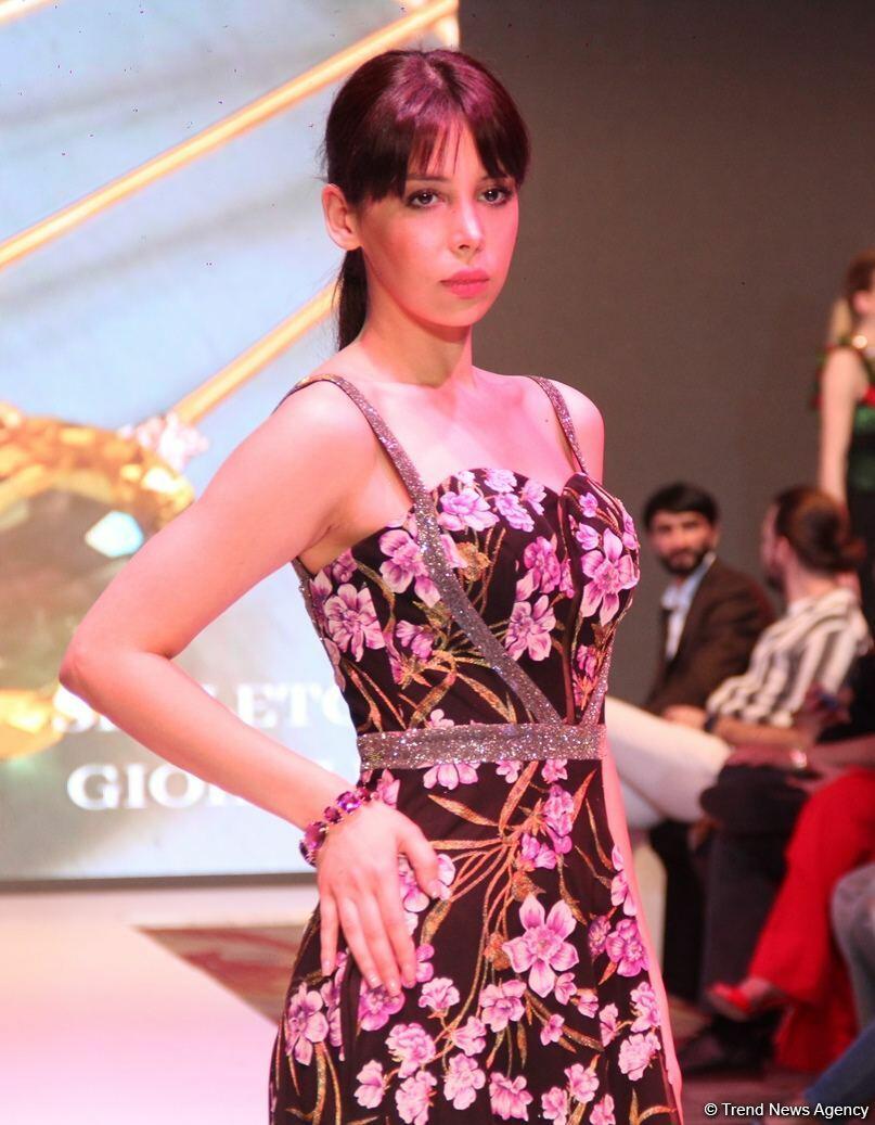 Фахрия Халафова представила новую коллекцию Bella Rosa на Azerbaijan Fashion Week