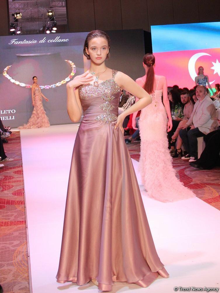 Фахрия Халафова представила новую коллекцию Bella Rosa на Azerbaijan Fashion Week