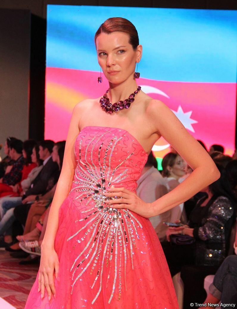 Фахрия Халафова представила новую коллекцию Bella Rosa на Azerbaijan Fashion Week
