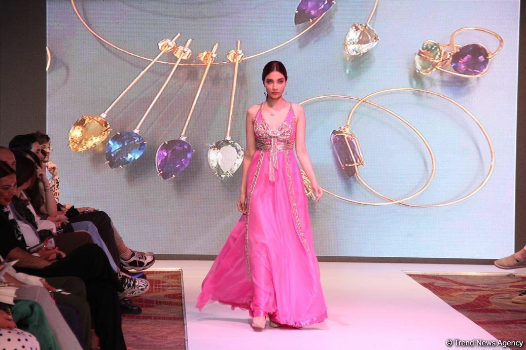 Фахрия Халафова представила новую коллекцию Bella Rosa на Azerbaijan Fashion Week