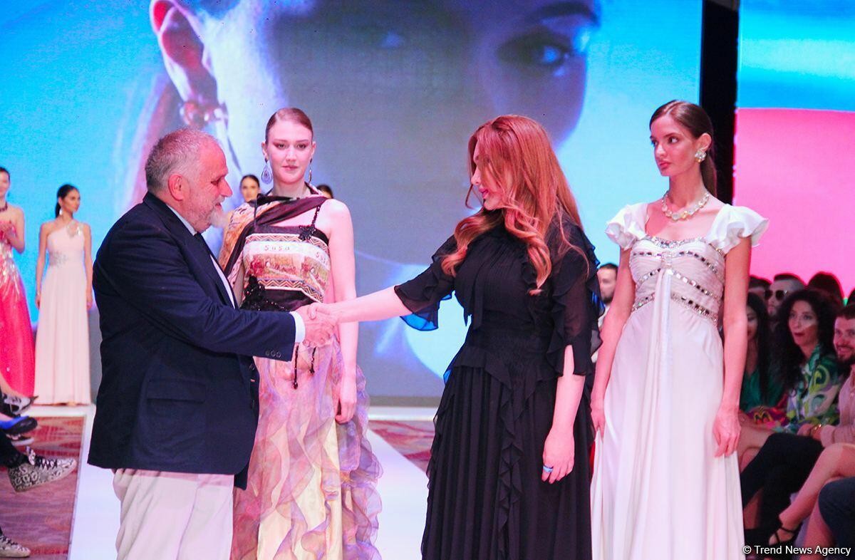 Фахрия Халафова представила новую коллекцию Bella Rosa на Azerbaijan Fashion Week