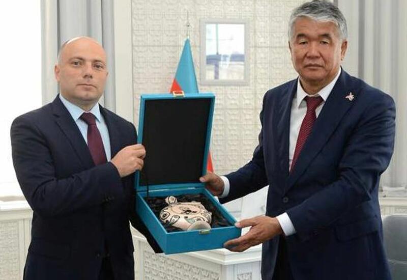 Министр культуры Азербайджана встретился с генсеком ТЮРКСОЙ