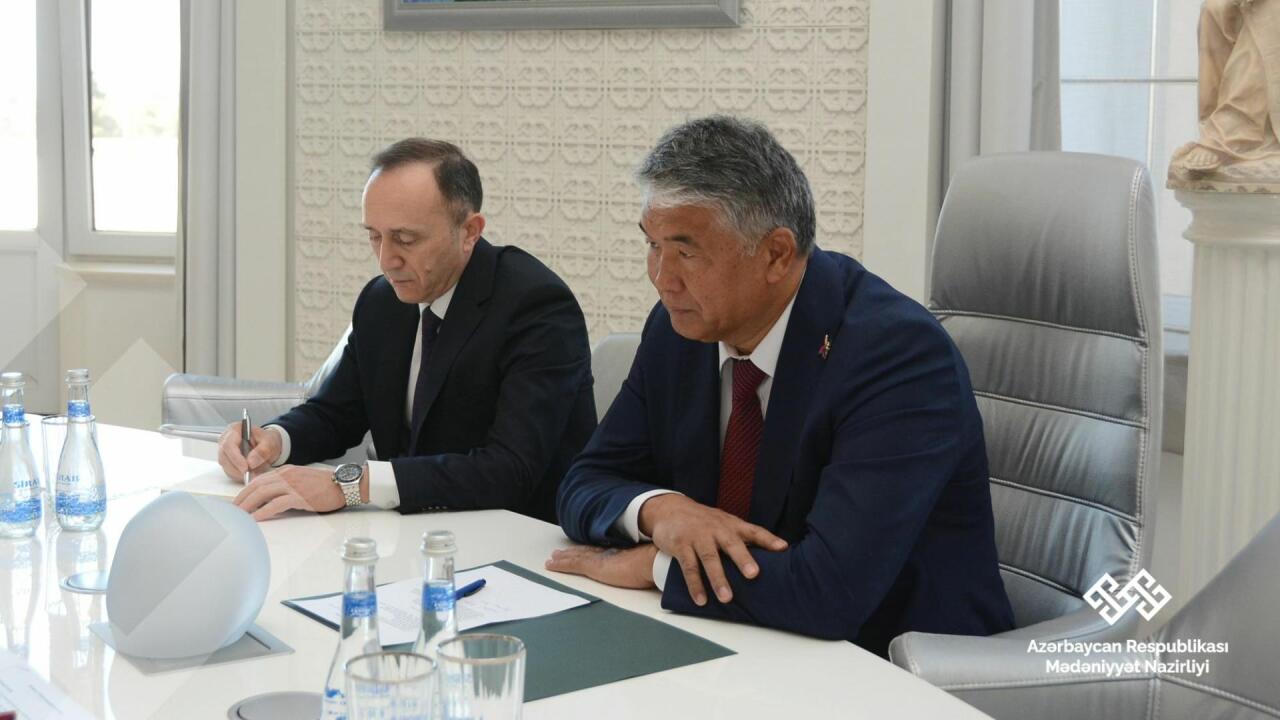 Министр культуры Азербайджана встретился с генсеком ТЮРКСОЙ