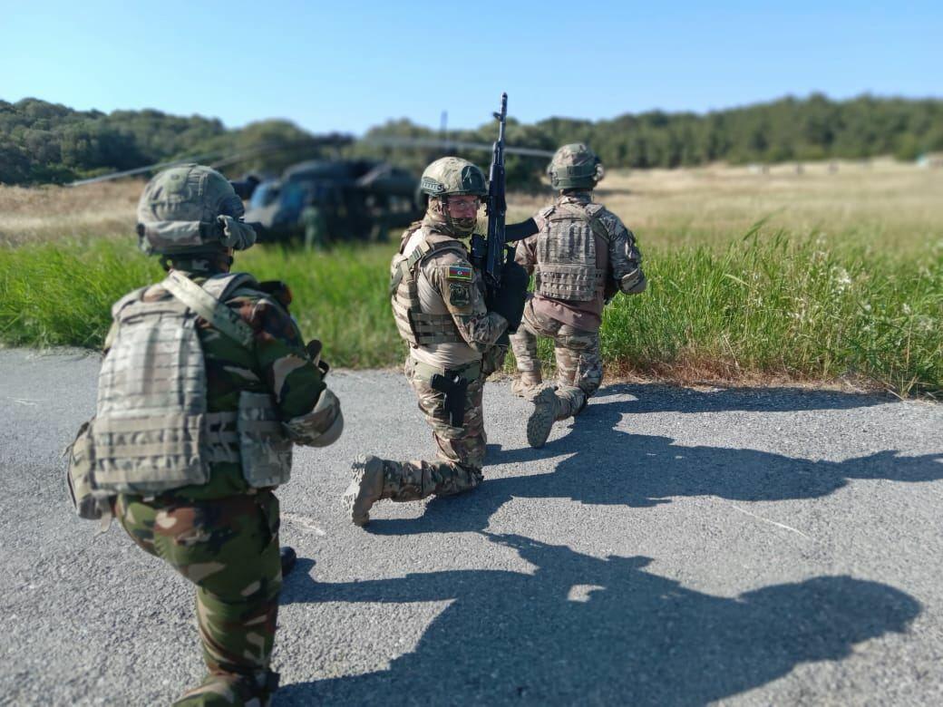 Азербайджанские военнослужащие выполнили практические стрельбы на «Эфес-2022»