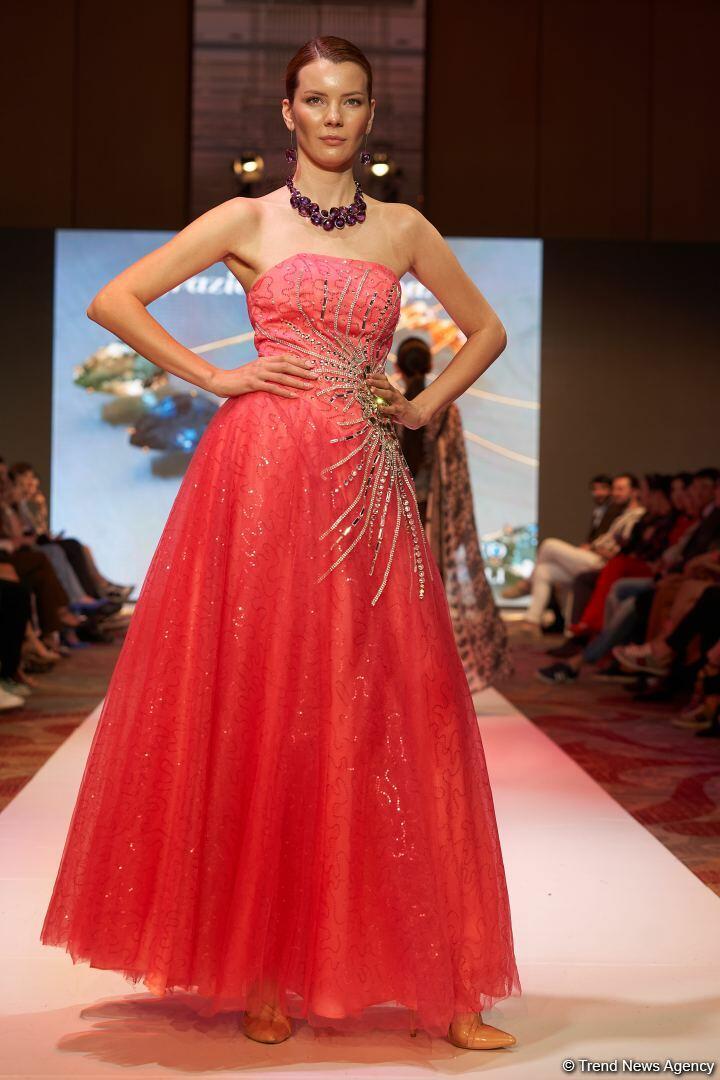 Azerbaijan Fashion Week 2022 – любимый Восток, футуризм, вечерние наряды