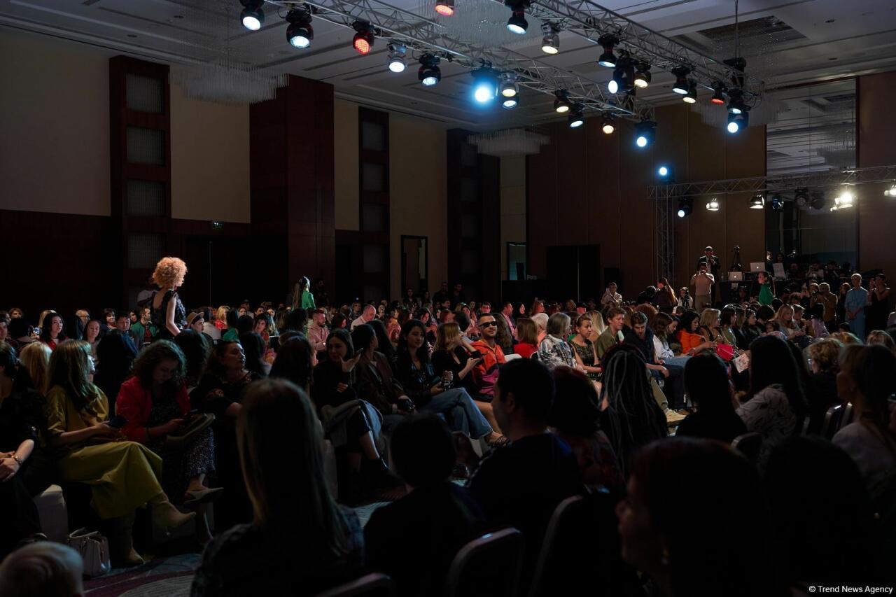 Azerbaijan Fashion Week 2022 – любимый Восток, футуризм, вечерние наряды