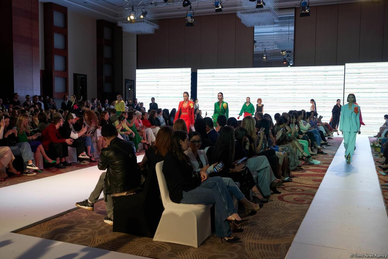 Azerbaijan Fashion Week 2022 – любимый Восток, футуризм, вечерние наряды
