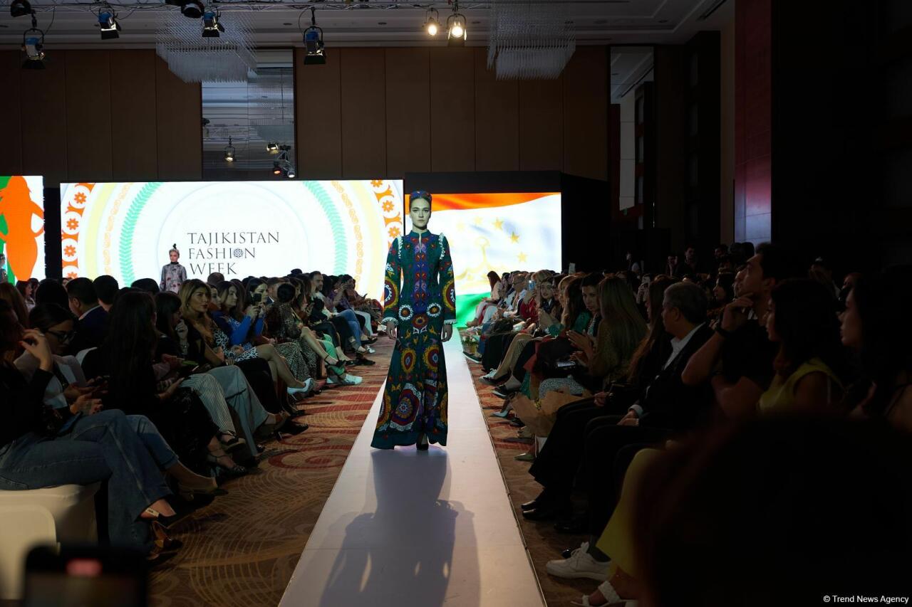 Azerbaijan Fashion Week 2022 – любимый Восток, футуризм, вечерние наряды