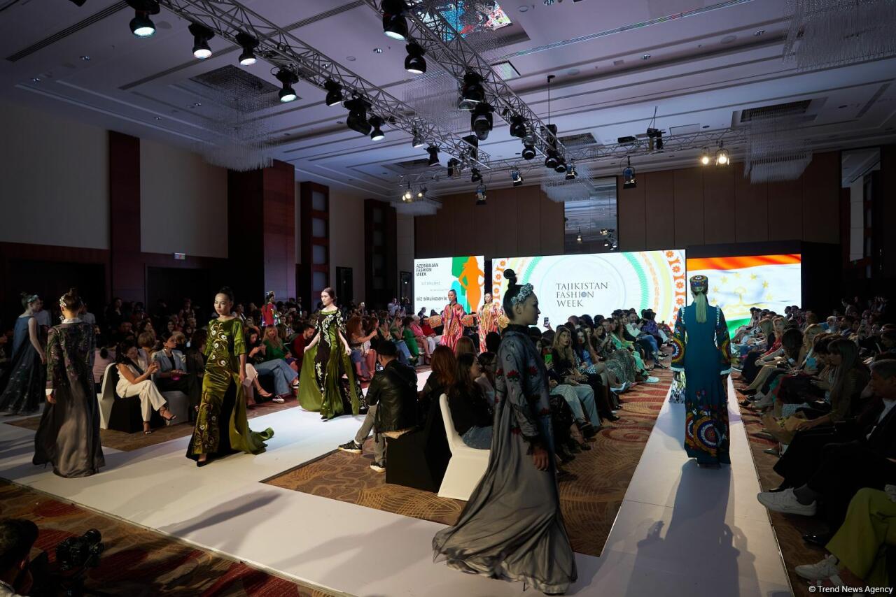Azerbaijan Fashion Week 2022 – любимый Восток, футуризм, вечерние наряды