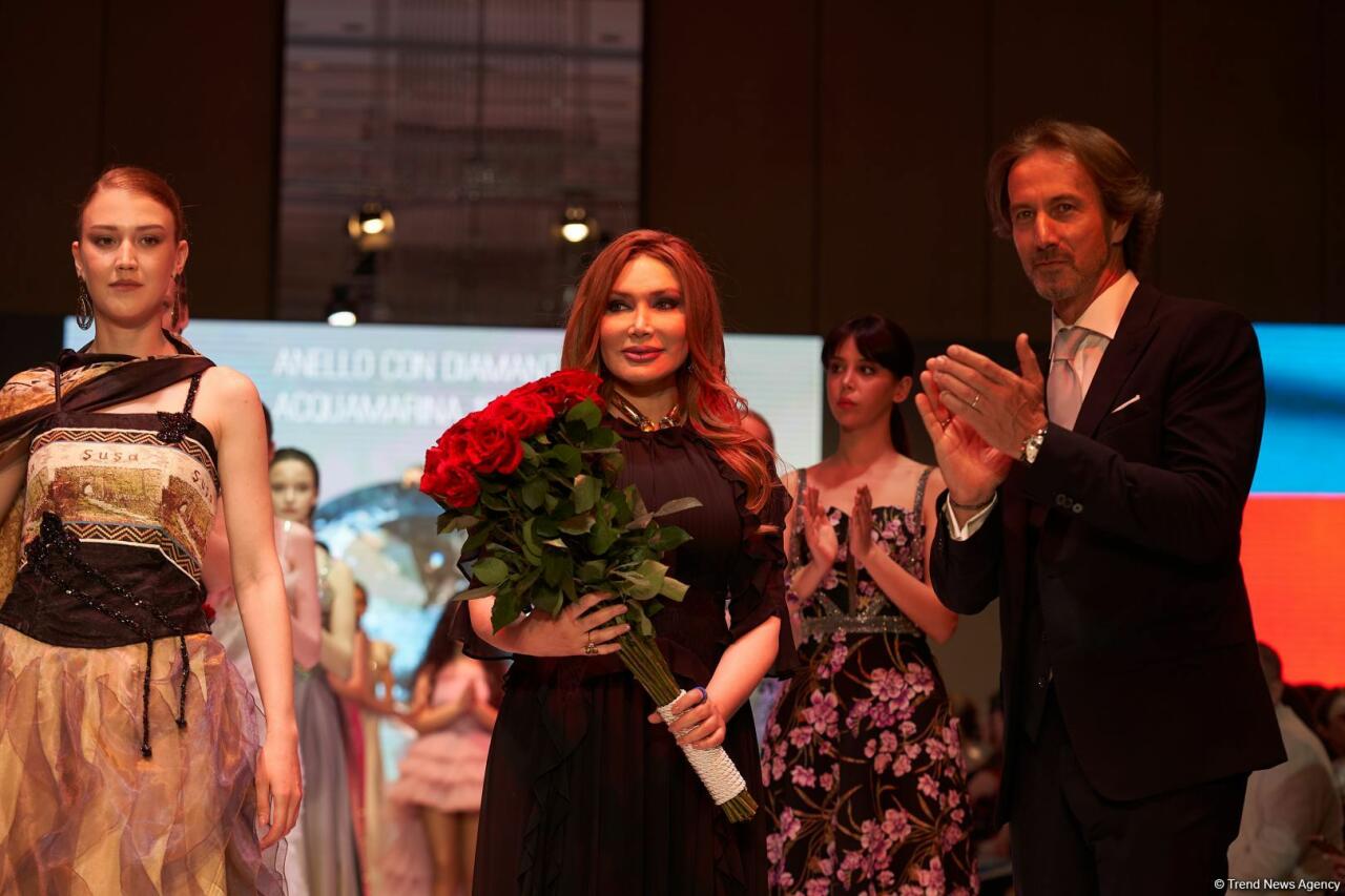 Azerbaijan Fashion Week 2022 – любимый Восток, футуризм, вечерние наряды