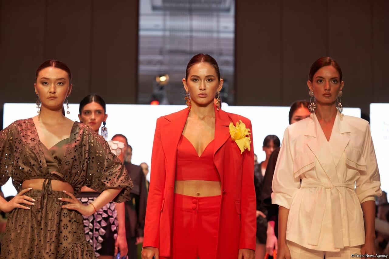 Azerbaijan Fashion Week 2022 – любимый Восток, футуризм, вечерние наряды