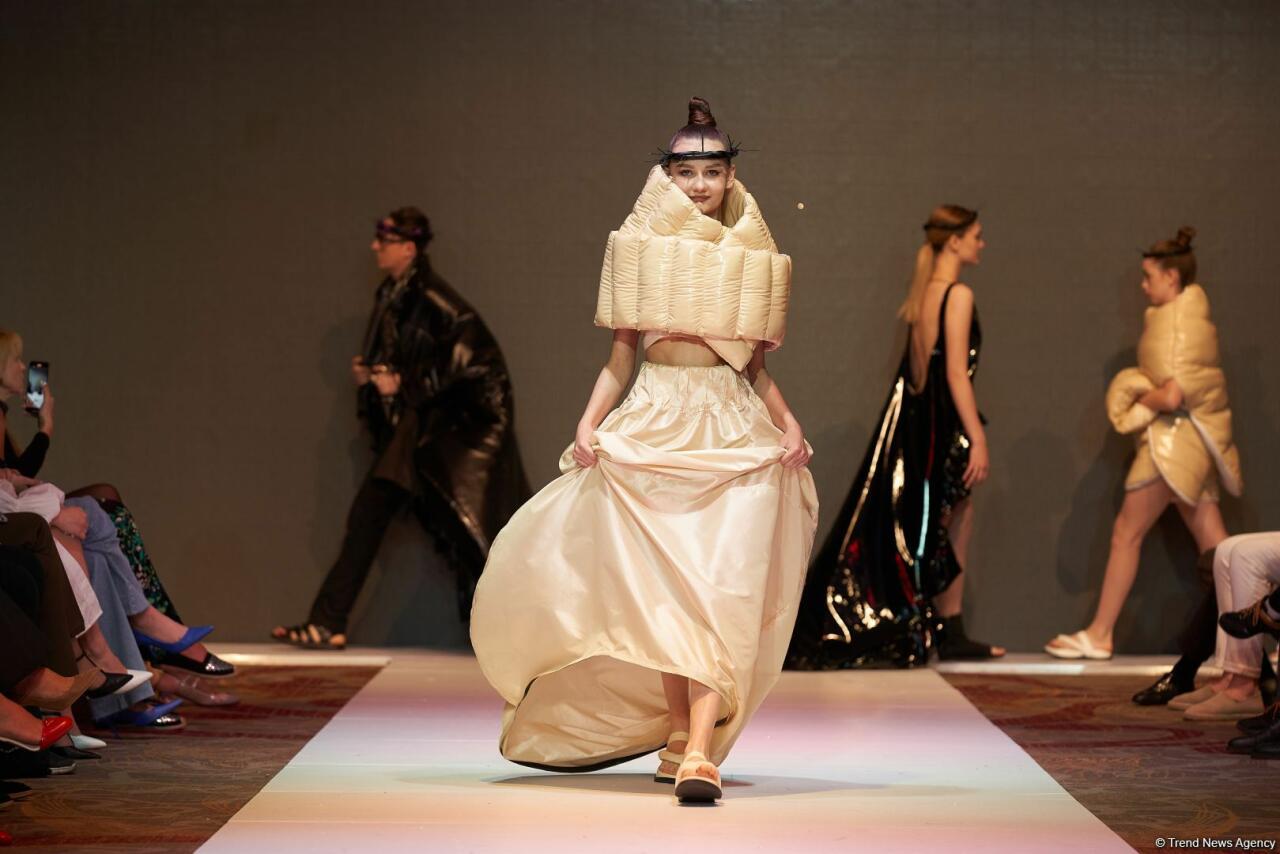 Azerbaijan Fashion Week 2022 – любимый Восток, футуризм, вечерние наряды