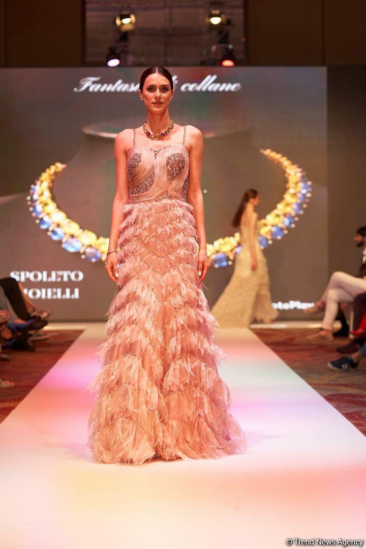 Azerbaijan Fashion Week 2022 – любимый Восток, футуризм, вечерние наряды