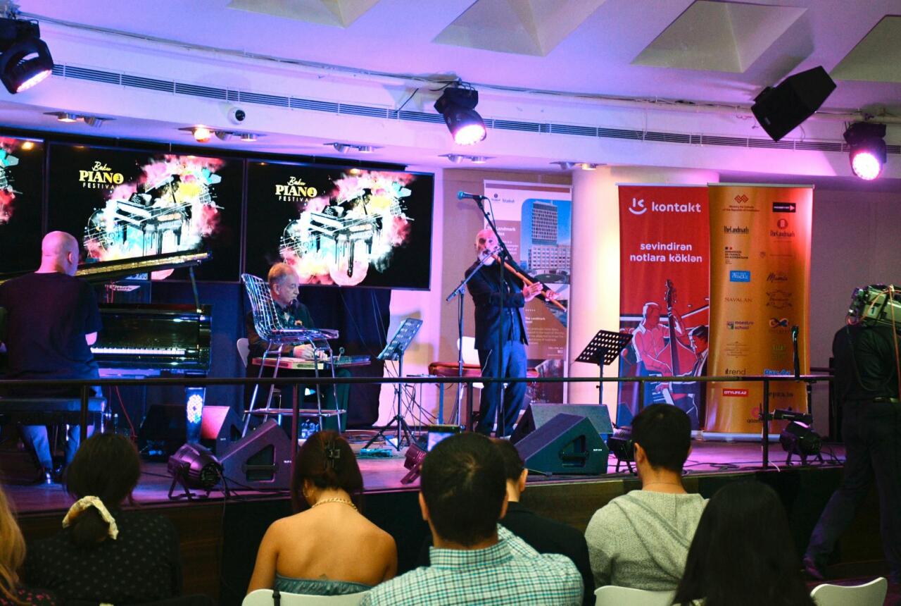 В Баку прошел концерт Tanini Trio и Гювенча Дагюстю