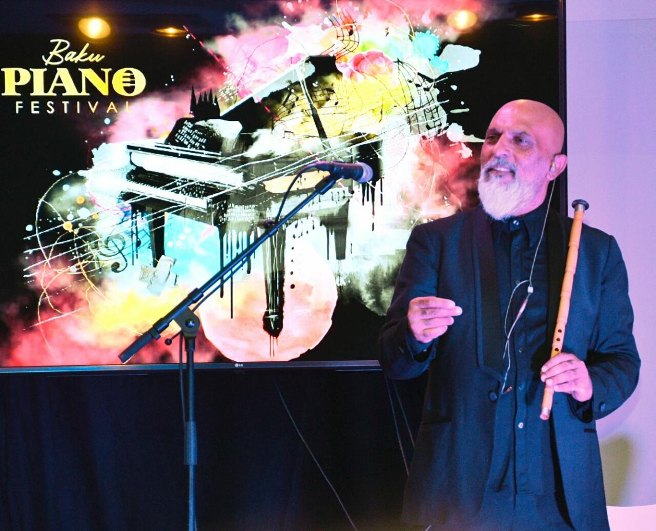В Баку прошел концерт Tanini Trio и Гювенча Дагюстю