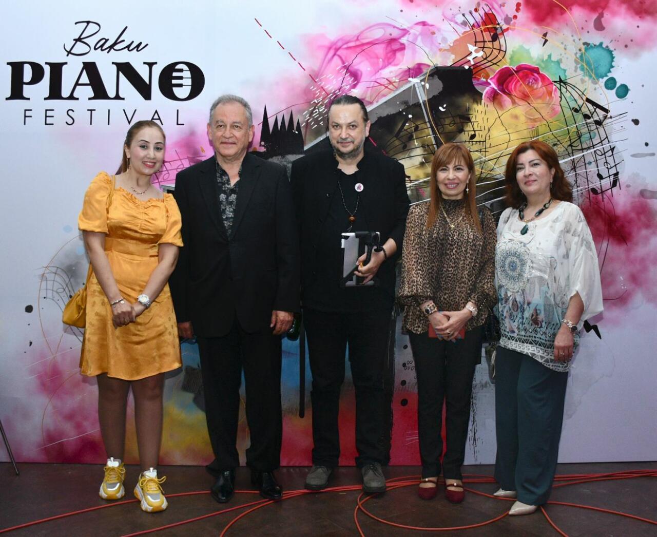 В Баку прошел концерт Tanini Trio и Гювенча Дагюстю