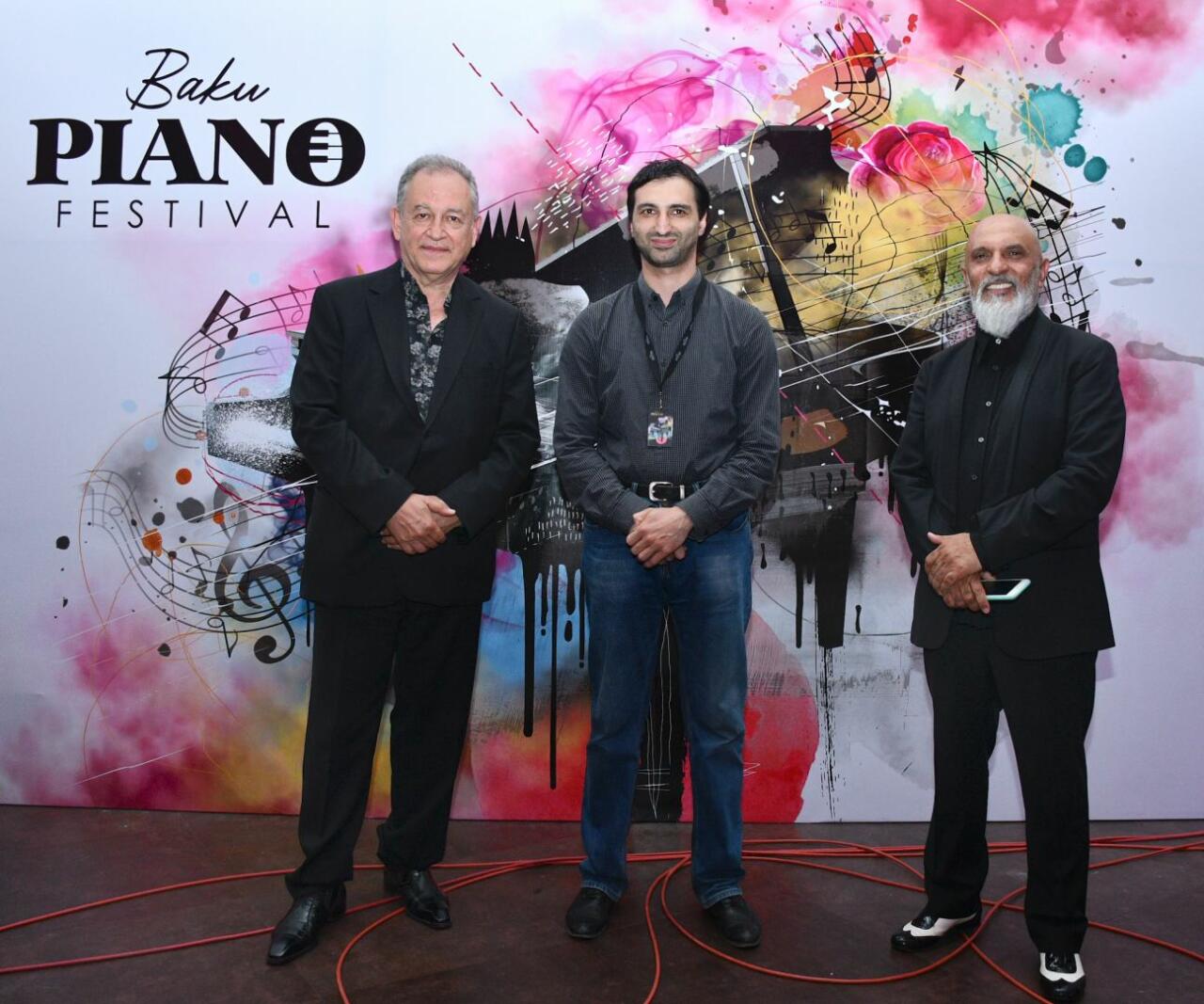 В Баку прошел концерт Tanini Trio и Гювенча Дагюстю