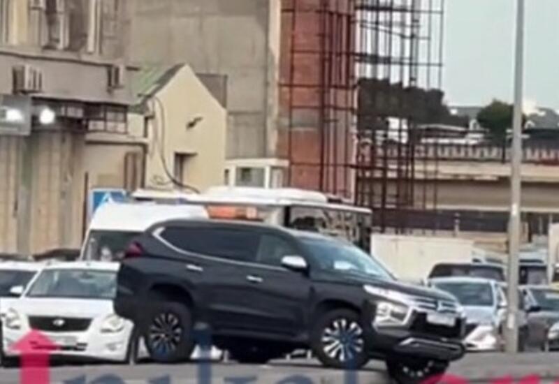 В Баку водитель Pajero удивил всех