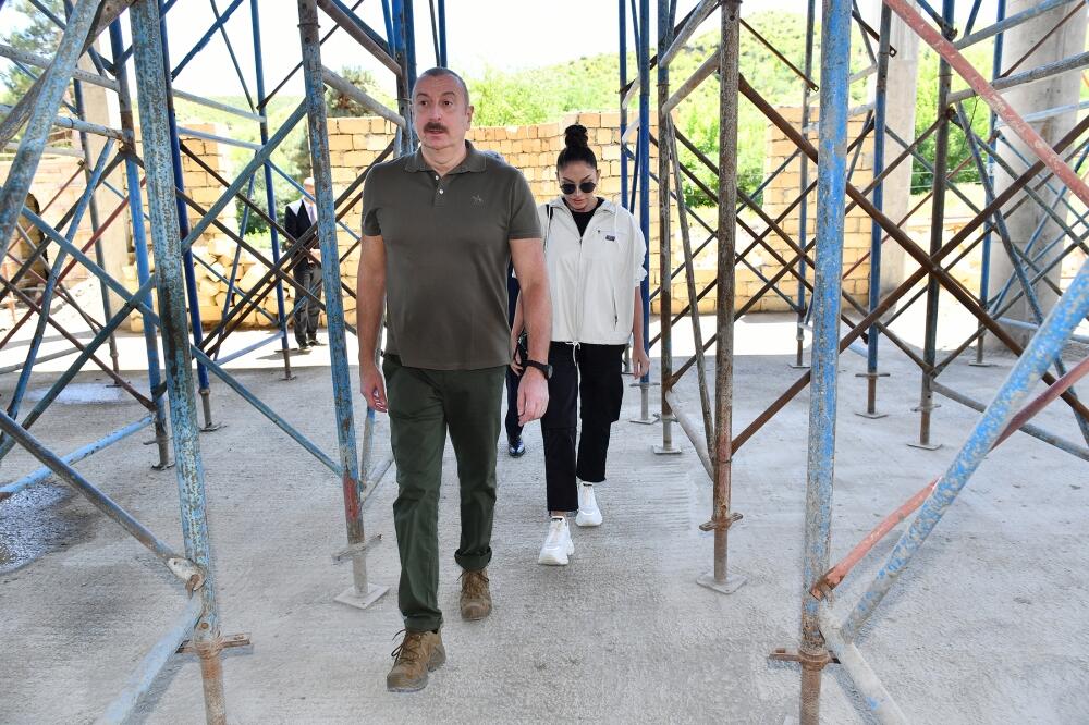 Президент Ильхам Алиев и Первая леди Мехрибан Алиева совершили поездку в Физулинский, Джебраильский и Зангиланский районы