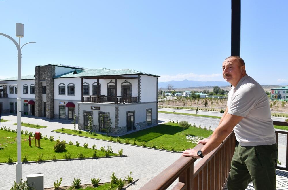 Президент Ильхам Алиев и Первая леди Мехрибан Алиева приняли участие в церемонии открытия в рамках первого этапа проекта “Умное село” в Зангилане
