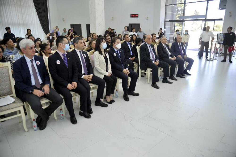 AZƏRTAC, Çin səfirliyi və Konfutsi İnstitutunun birgə təşkil etdiyi rəsm müsabiqəsinin qalibləri mükafatlandırılıb