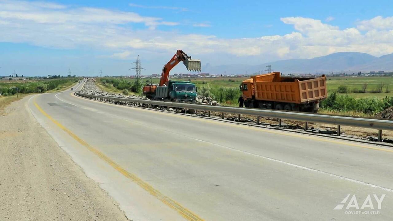 Продолжается капремонт автодороги Баку-Губа-госграница с РФ